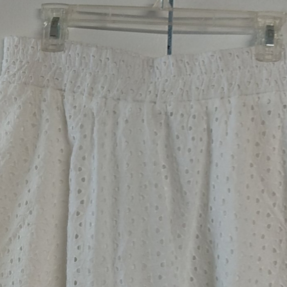 Lovely White Eyelet Detailed Mini Skater Skirt - Picture 2 of 12